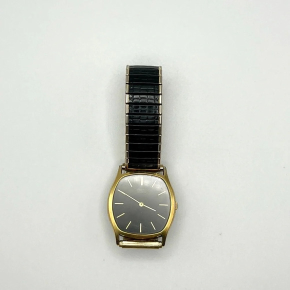Vintage Seiko  Black and Gold Rectangular Unisex Watch - Picture 8 of 9